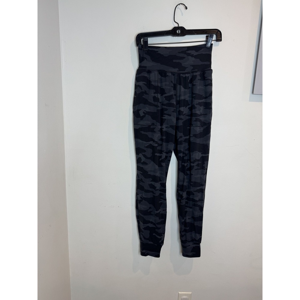Athleta Joggers Womens XS Black Camo Salutation High Rise Yoga Pants Pockets